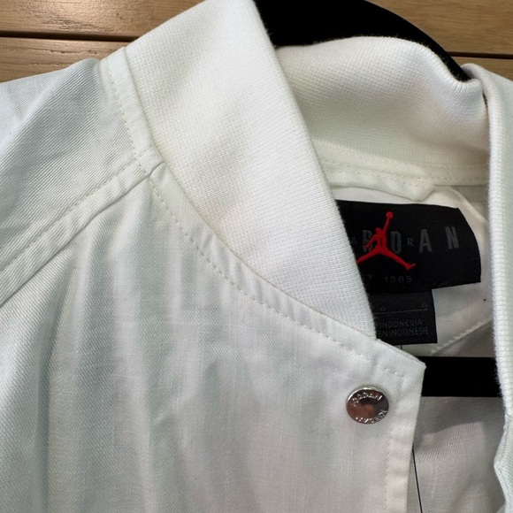 NWT Women's Jordan White Bomber Jacket Elastic Hem Loose Fit / large - Picture 9 of 12